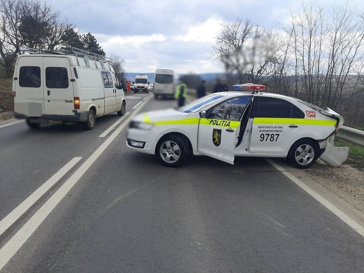 FOTO // Un BMW X5 a lovit din spate un echipaj de poliție aflat în misiune. Autoturismul se deplasa cu 169 km/h