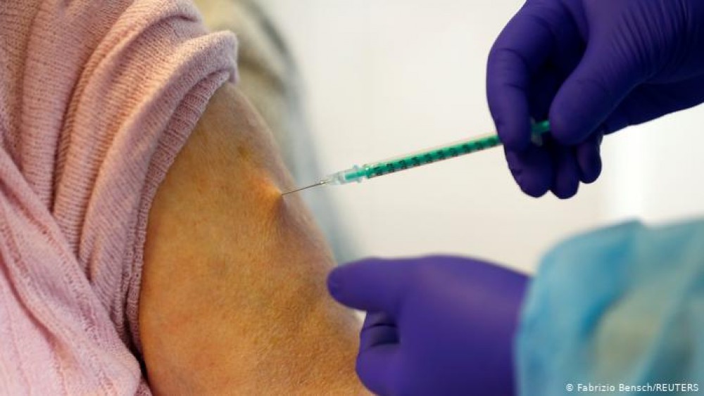 STUDIU: Persoanele care au avut COVID-19 nu au nevoie de a doua doză de vaccin pentru a fi imunizate