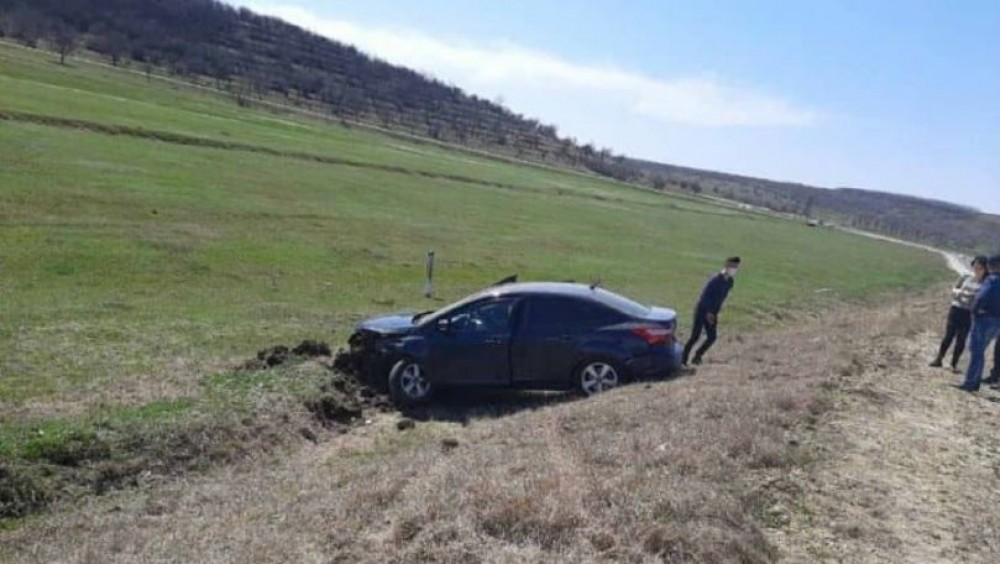 FOTO // Accident GRAV la Ungheni. Două automobile s-au tamponat din cauza unei depășiri periculoase