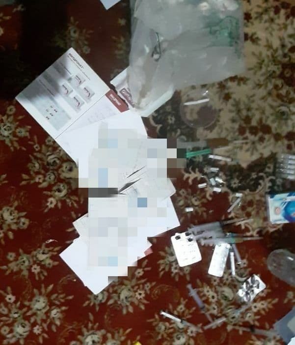 FOTO // Rețea de traficanți de droguri, demascată. Patru persoane cercetate penal