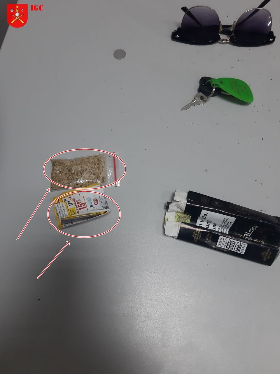 Un bărbat se plimba prin capitală sub influiența substanțelor narcotice, dar și cu două pachețele de droguri