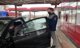 Polițiștii români au reținut un moldovean cu permis de conducere ucrainean, FALS
