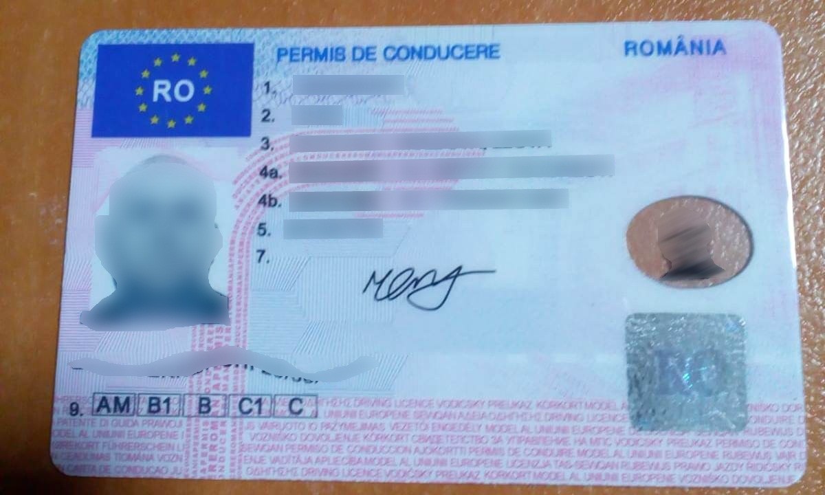 FOTO // Un moldovean a fost reținut în România cu un permis de conducere fals