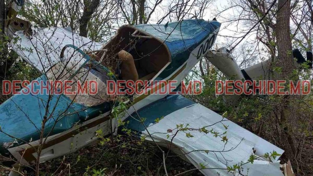 FOTO // Accident AVIATIC în Republica Moldova, un avion s-a prăbușit la Vadul lui Vodă. Sunt răniți