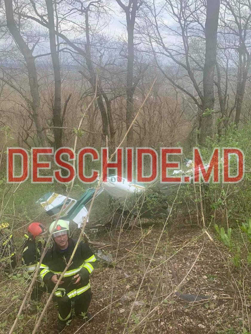 FOTO // Accident AVIATIC în Republica Moldova, un avion s-a prăbușit la Vadul lui Vodă. Sunt răniți