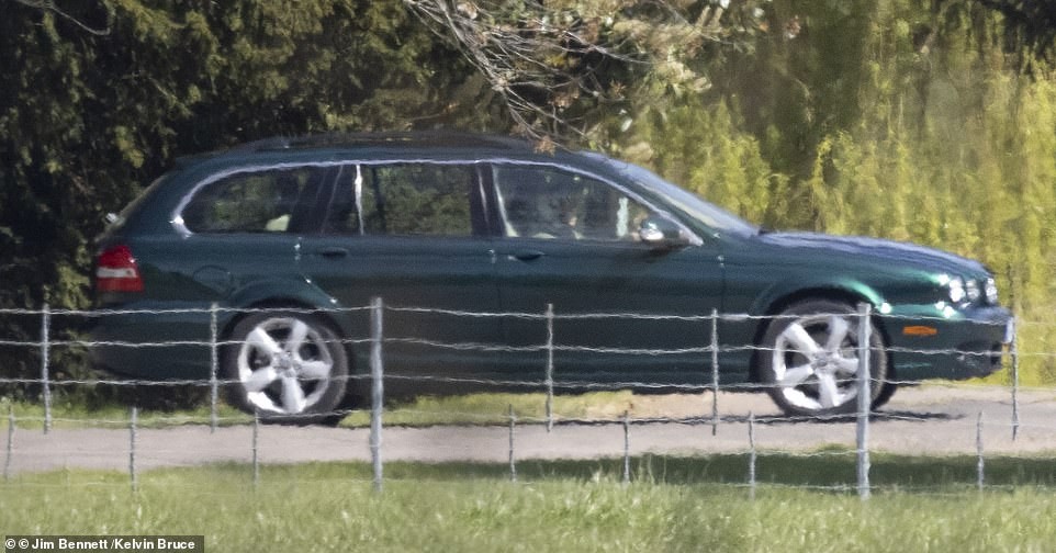 FOTO // Prima apariţie a Reginei Elisabeta după funeraliile Prinţului Philip