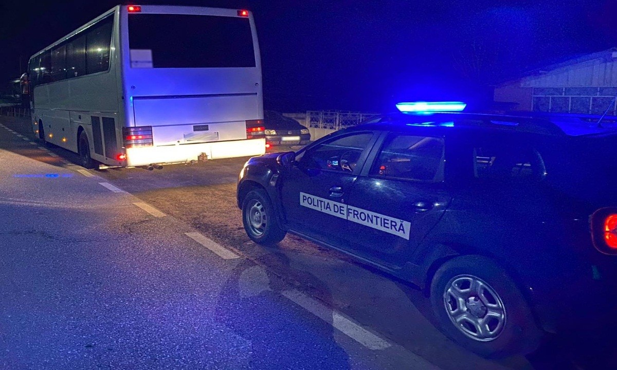 FOTO // Un moldovean este cercetat în România pentru contrabandă cu vin spumant. Avea la el 108 sticle