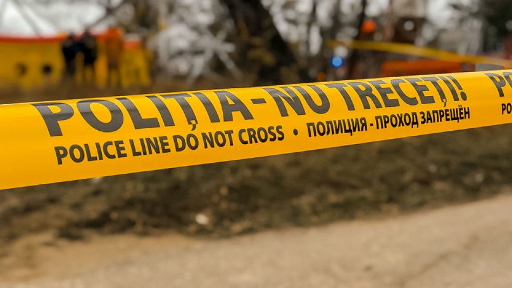 Descoperire MACABRĂ la Leova. Cadavrul unui bărbat găsit într-un automobil parcat în garaj