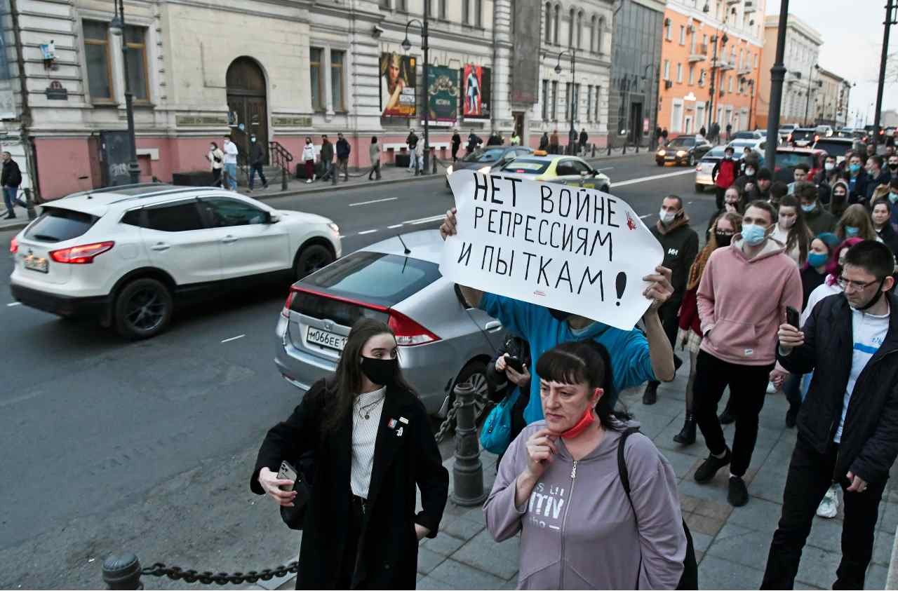 Poliţia rusă a reţinut peste 100 de persoane la protestele pentru susţinerea opozantului Alexei Navalnîi