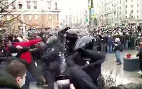 Poliţia rusă a reţinut peste 100 de persoane la protestele pentru susţinerea opozantului Alexei Navalnîi