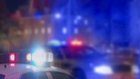 O polițistă a murit după ce a fost înjunghiată cu un cuțit în fața unei secții de poliție de la periferia Parisului