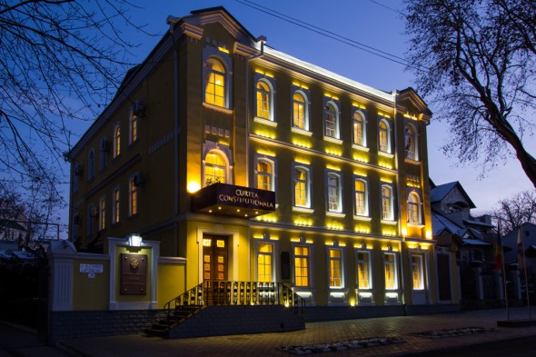 Ultimă ORĂ // CC a suspendat deciziile Parlamentului în care este vizată Domnica Manole