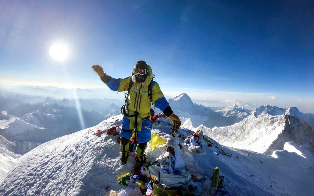 COVID-ul a „escaladat” Everestul. Un alpinist care a urcat pe munte a fost infectat