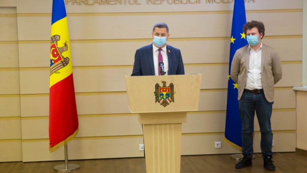 LIVE // Dan Perciun și Ion Groza: Securitatea instituțiilor strategice de stat nu poate fi lăsată pe mâna hoților de miliarde