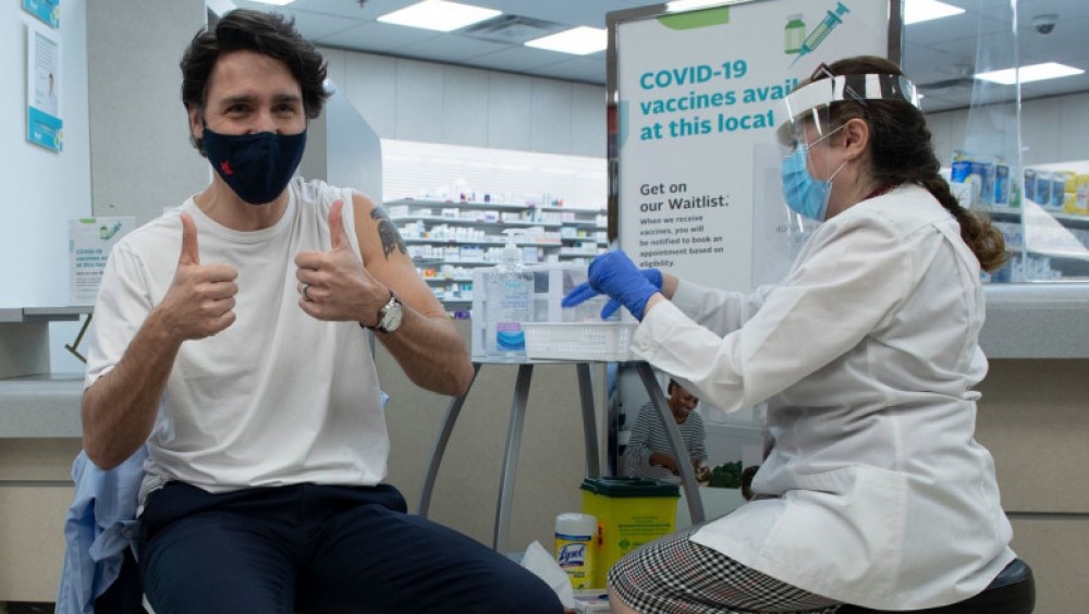 Premierul Canadei s-a vaccinat cu AstraZeneca. "Sunt foarte fericit"