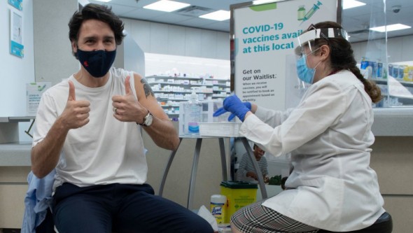Premierul Canadei s-a vaccinat cu AstraZeneca. "Sunt foarte fericit"