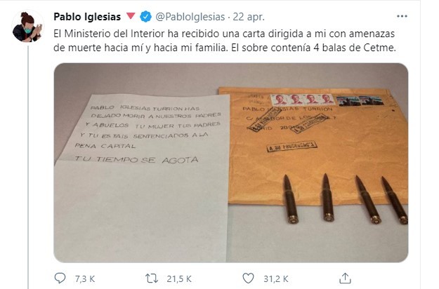 FOTO // Un ministru a primit un cuțit acoperit cu pete roșii, într-un plic anonim