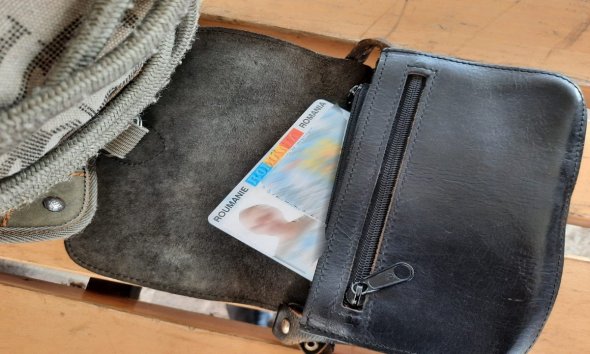 FOTO // Un moldovean a fost reținut cu un buletin de identitate fals cumpărat cu 100 de euro