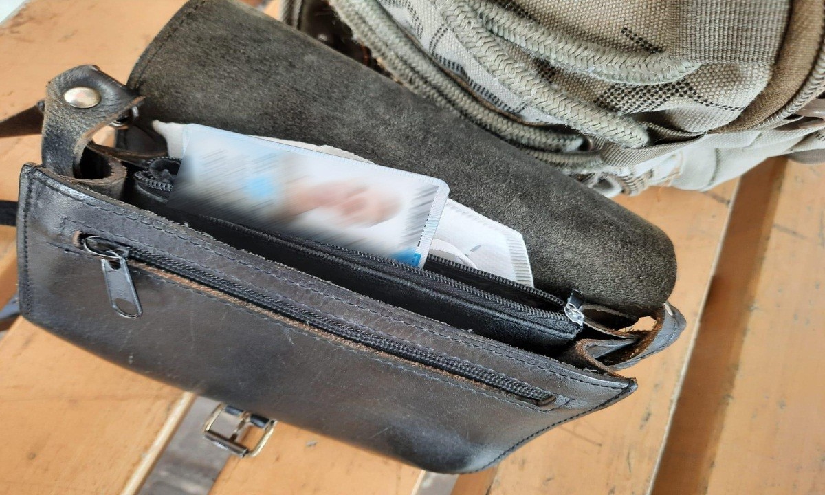 FOTO // Un moldovean a fost reținut cu un buletin de identitate fals cumpărat cu 100 de euro