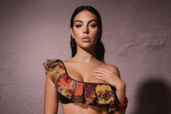 Georgina Rodriguez, iubita lui Cristiano Ronaldo, a pozat cu bijuteriile casei elvețiene Chopard