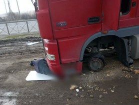 FOTO // Șofer de TIR moldovean, strivit de autocamion. Este nevoie de ajutorul oamenilor