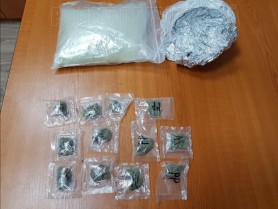 Doi tineri, riscă închisoare de până la 10 ani pentru contrabandă cu droguri