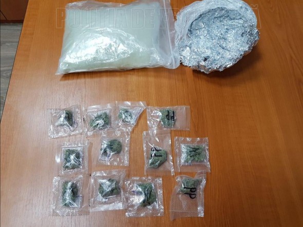 Doi tineri, riscă închisoare de până la 10 ani pentru contrabandă cu droguri