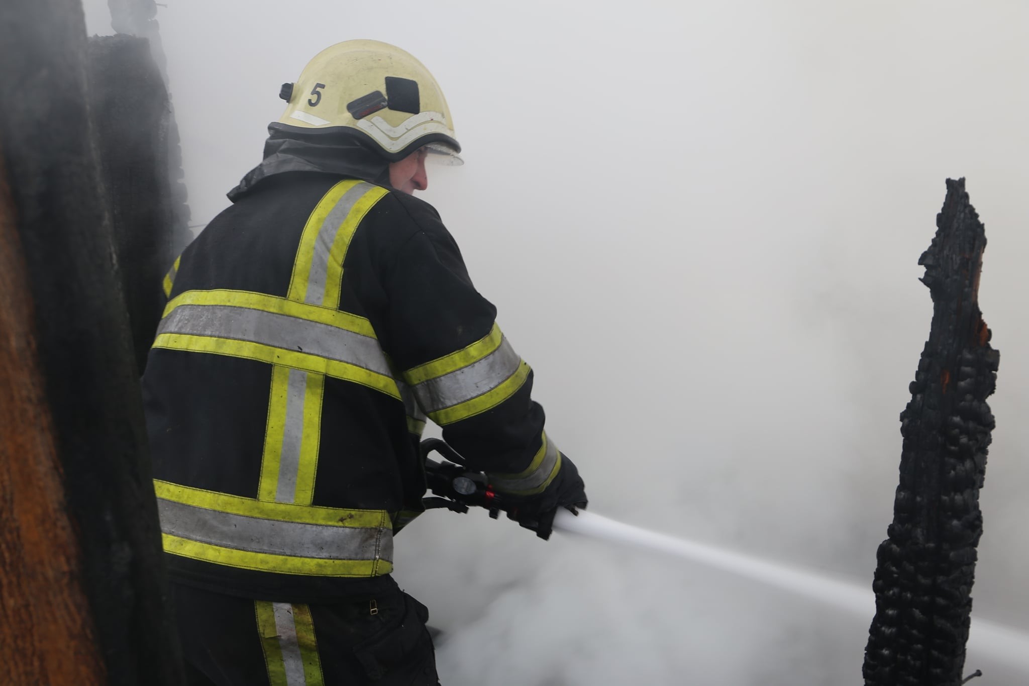 FOTO // Fumatul UCIDE. Un bărbat din Hîncești a ars de viu în propria casă