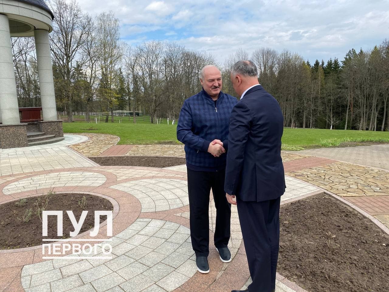 FOTO // Fără nici o funcție în stat, Igor Dodon a plecat în Belarus și discută cu dictatorul Lukașenko