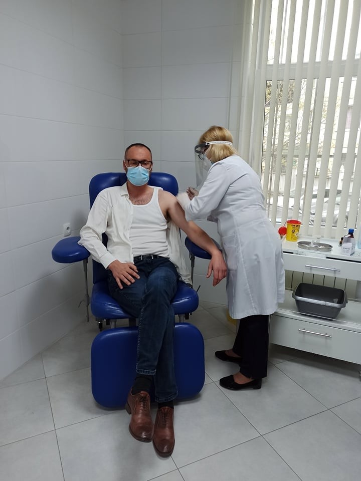 FOTO // După Maia Sandu, și deputații PAS s-au vaccinat astăzi cu prima doză de Astra Zeneca