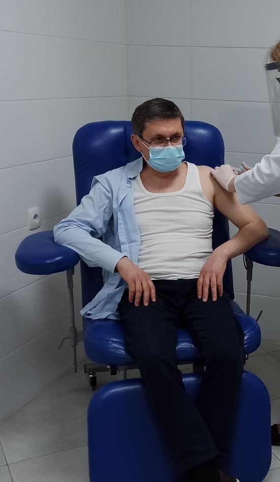 FOTO // După Maia Sandu, și deputații PAS s-au vaccinat astăzi cu prima doză de Astra Zeneca