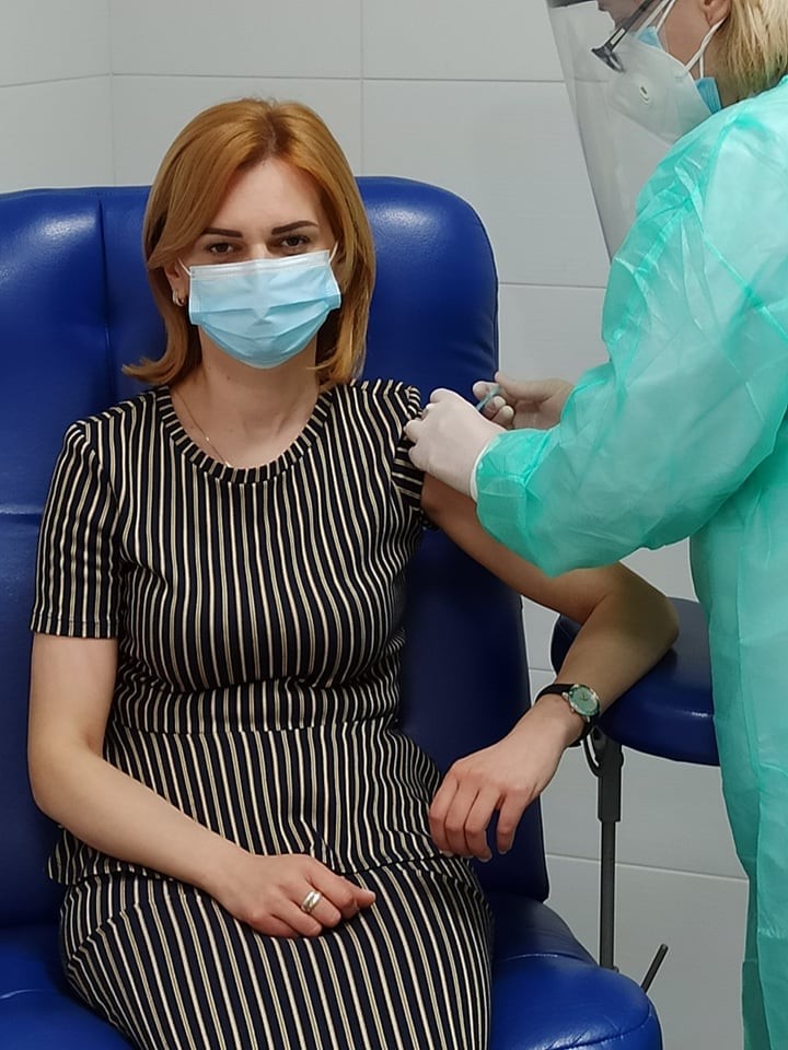 FOTO // După Maia Sandu, și deputații PAS s-au vaccinat astăzi cu prima doză de Astra Zeneca