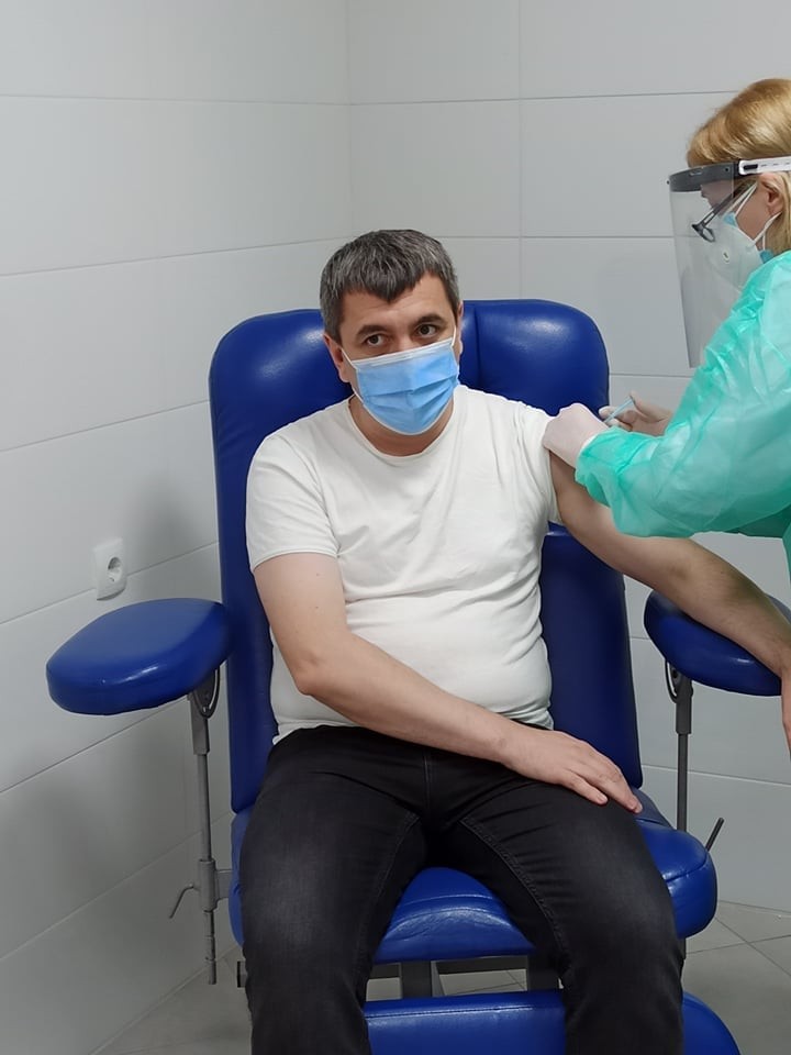 FOTO // După Maia Sandu, și deputații PAS s-au vaccinat astăzi cu prima doză de Astra Zeneca