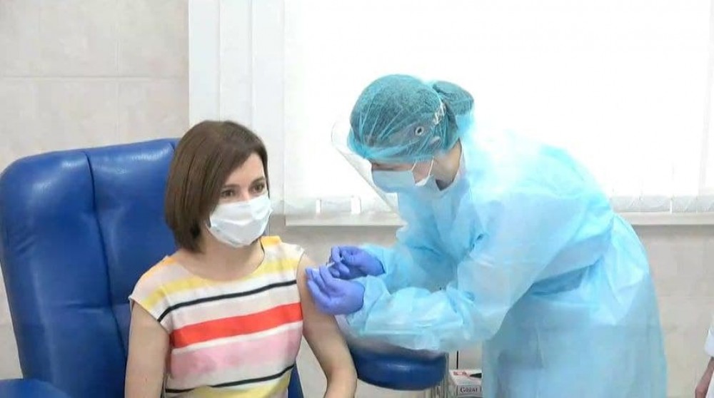 LIVE // Maia Sandu se vaccinează cu Astra Zeneca