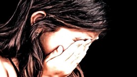 Mesajele disperate ale unei fetițe de 11 ani abuzate de tată, către mama ei aflată în străinătate: „Mami, vino să mă salvezi”