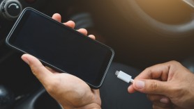 Atentie! Ce se intampla, de fapt, daca iti lasi telefonul la incarcat toata noaptea