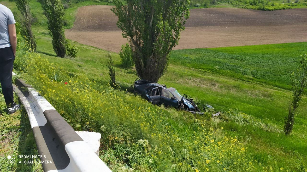 Accident TRAGIC la Cahul. Un mort și 4 răniți printre care și un copil