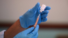 Studiu // Riscurile vaccinării cu AstraZeneca depășesc beneficiile la grupa de vârstă 30-39 de ani