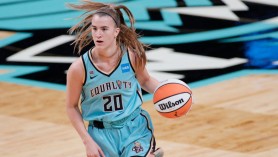 O româncă face senzație în celebrul WNBA. Fosta elevă a lui Kobe Bryant este cea mai tânără jucătoare care reușește un triple-double