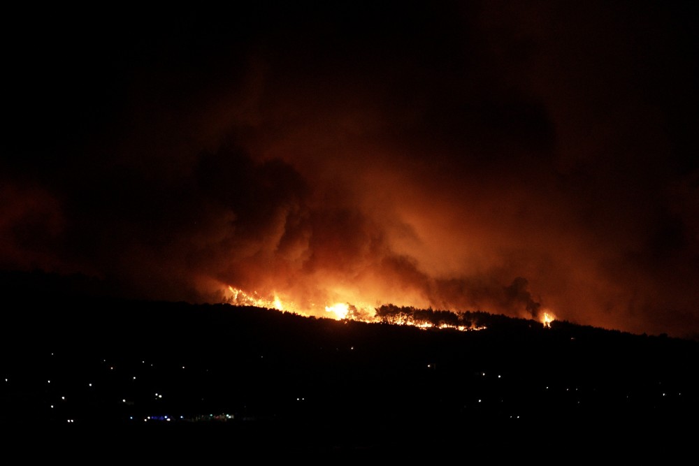 Incendii de amploare în Grecia. Pompierii intervin cu avioane și elicoptere