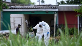 Un fost polițist arestat pentru două crime avea în curte un adevărat cimitir, cu 40 de cadavre
