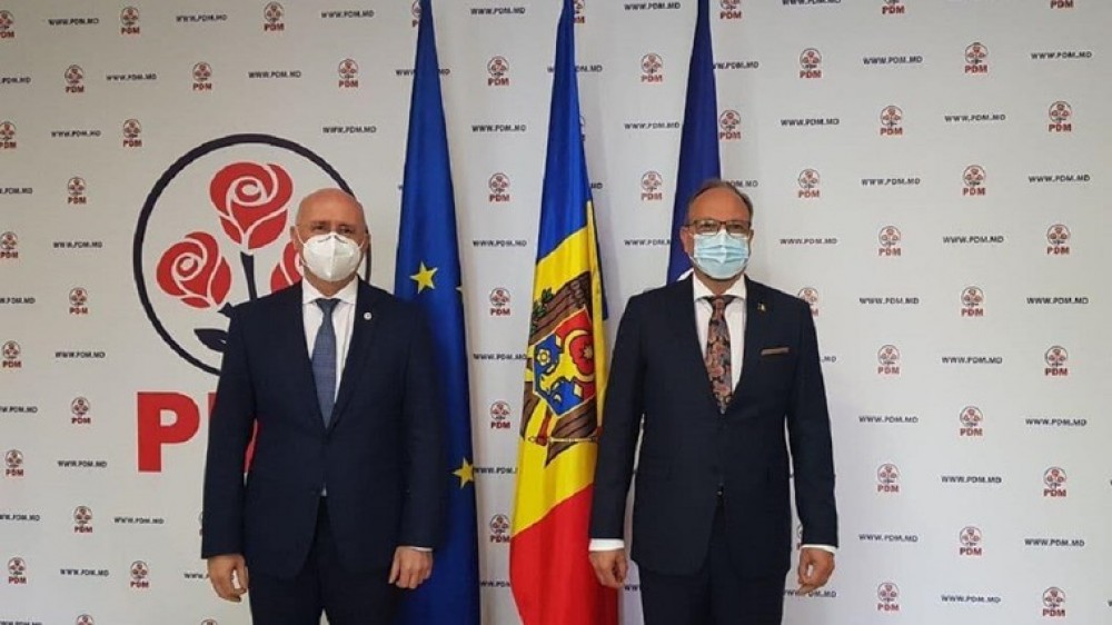Președintele PD s-a întâlnit cu ambasadorul României, Daniel Ioniță: Am mulțumit pentru donațiile salvatoare de vaccin
