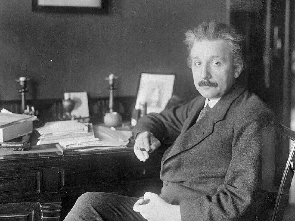 O scrisoare a lui Albert Einstein care conţine celebra ecuaţie E=mc2 s-a vândut cu 1,2 milioane de dolari