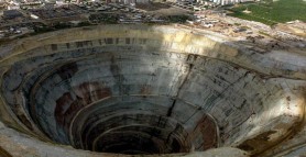 Intrarea în Iad, cea mai adâncă groapă de pe Pământ. Ce au descoperit savanții și ce povestesc oamenii că se întâmplă aici