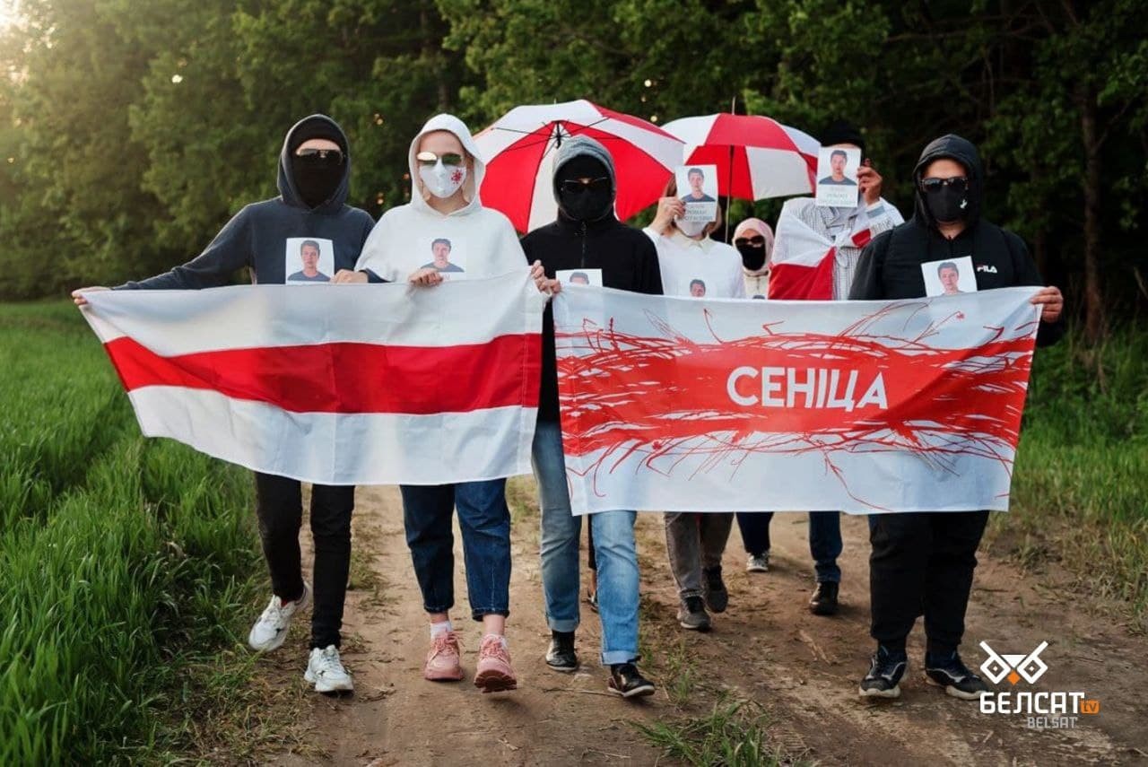 FOTO // Protestele din Belarus nu se opresc. Zeci de persoane mascate au cerut libertate pentru Roman Protasevici
