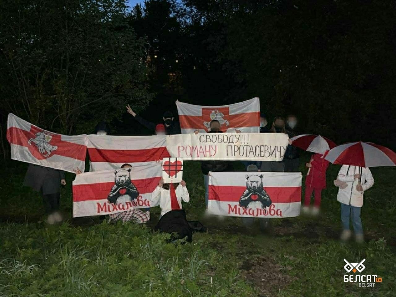 FOTO // Protestele din Belarus nu se opresc. Zeci de persoane mascate au cerut libertate pentru Roman Protasevici