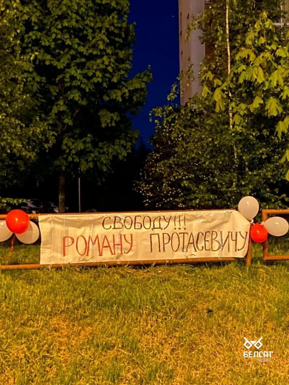 FOTO // Protestele din Belarus nu se opresc. Zeci de persoane mascate au cerut libertate pentru Roman Protasevici