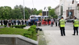 Chișinăuienii au făcut coadă la vaccinarea în troleibuz. În jur de 200 de persoane s-au imunizat timp de o zi
