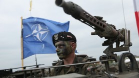 Partidul Angelei Merkel cere suplimentarea prezenţei NATO în estul Europei, pentru descurajarea Rusiei