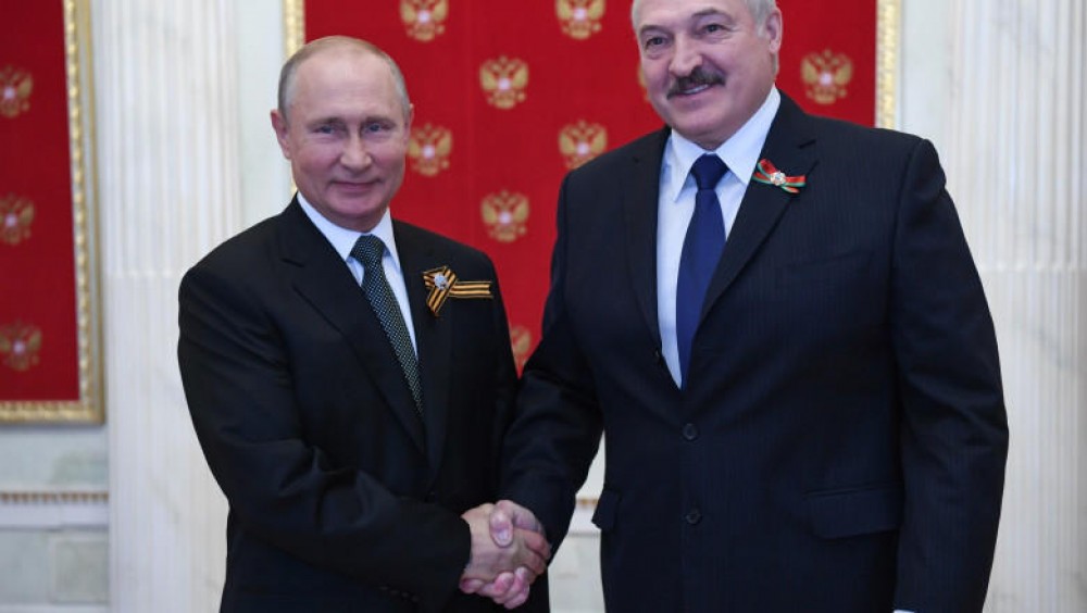 Lukașenko merge în Rusia să-i ceară ajutorul lui Putin